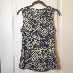 Soft and stretchy sleeveless blouse